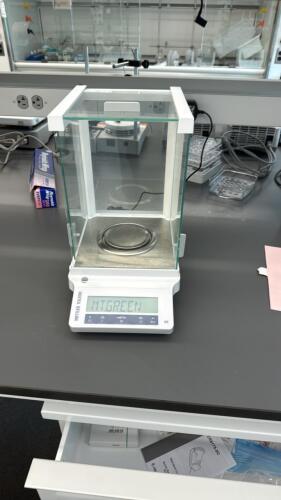 Mettler Toledo ME104E Analytical Balance